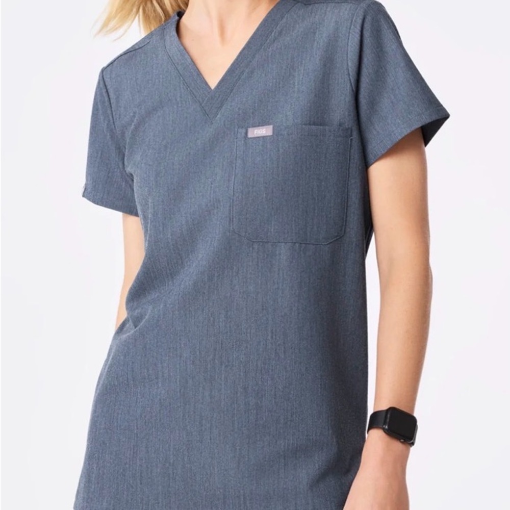 🎉NWT! Figs Women's Catarina One-Pocket Heather Denim Gray Scrub Top!